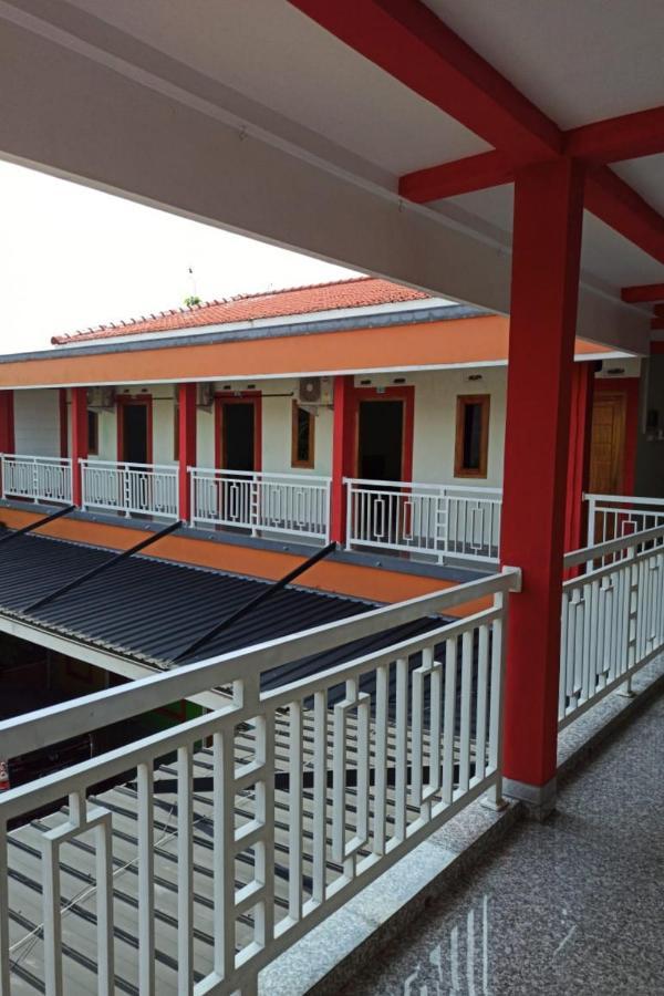 Hotel Harmony House Syariah Near Alun Alun Pati Mitra Reddoorz Exterior foto